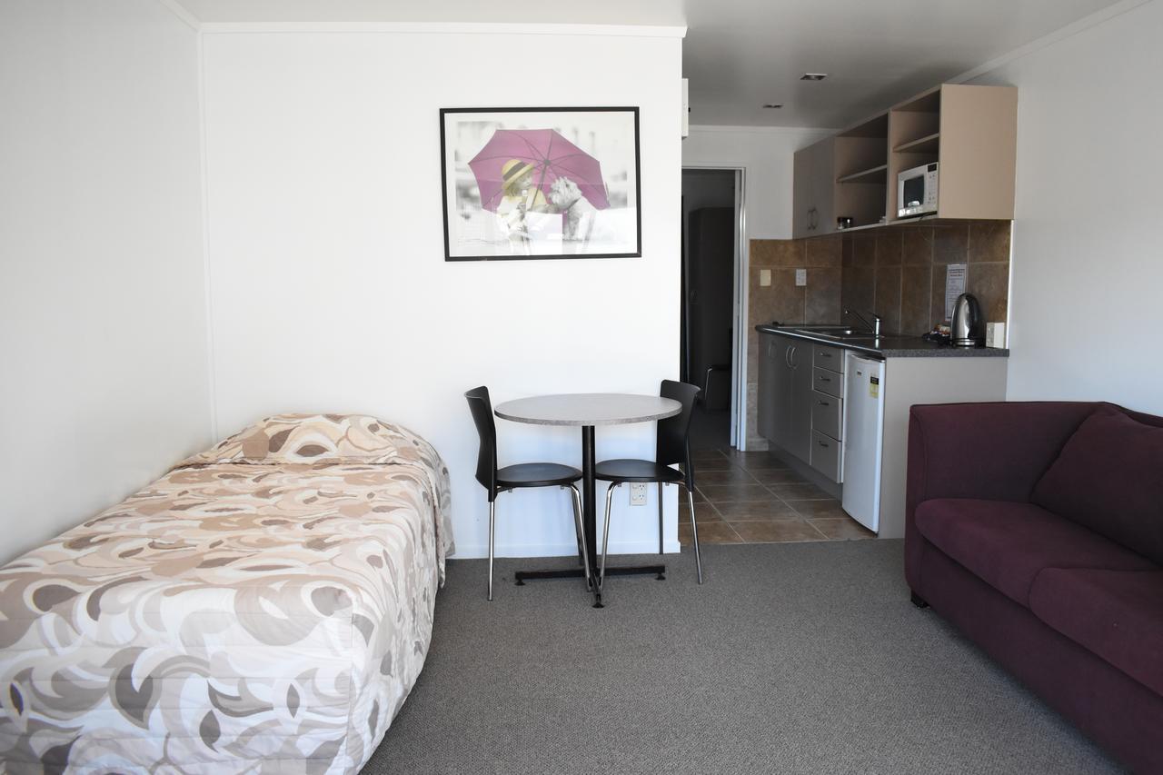 Devonwood Motel
