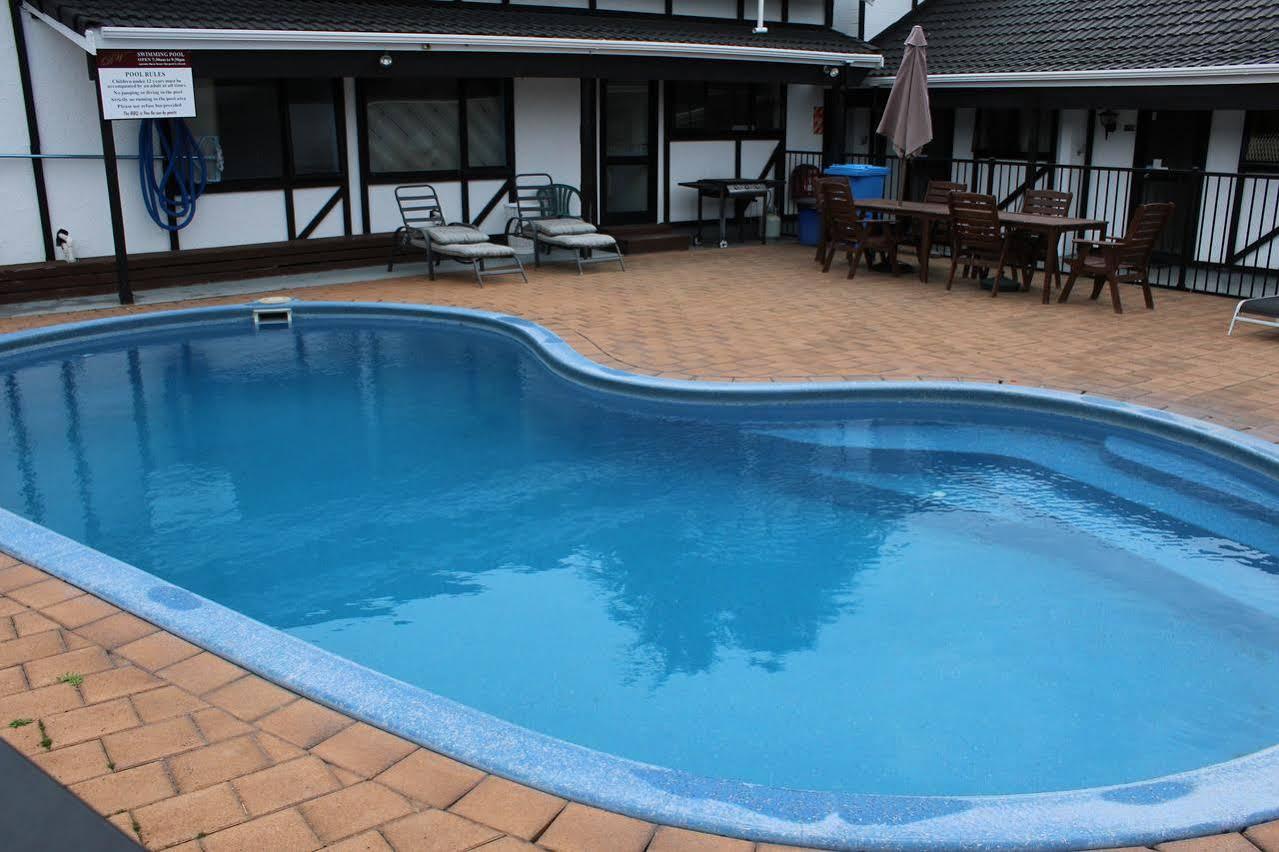 Devonwood Motel 4*